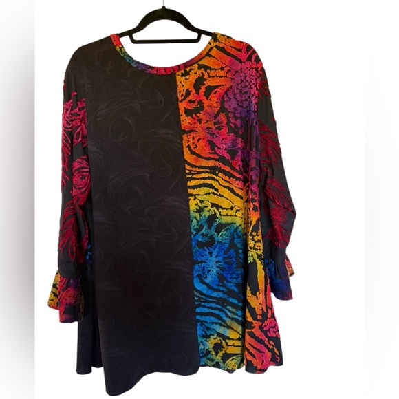 CALEAAA Multicolor Floral Tunic Top - Picture 2 of 3